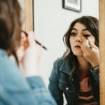 Look audaci, intriganti e naturali col mascara verde per occhi marroni